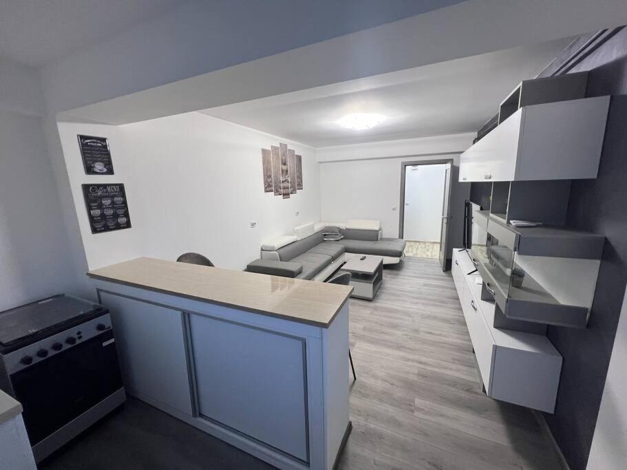 Lovely Flat With Bathtub 5 Mins From Center 克拉奥华 外观 照片