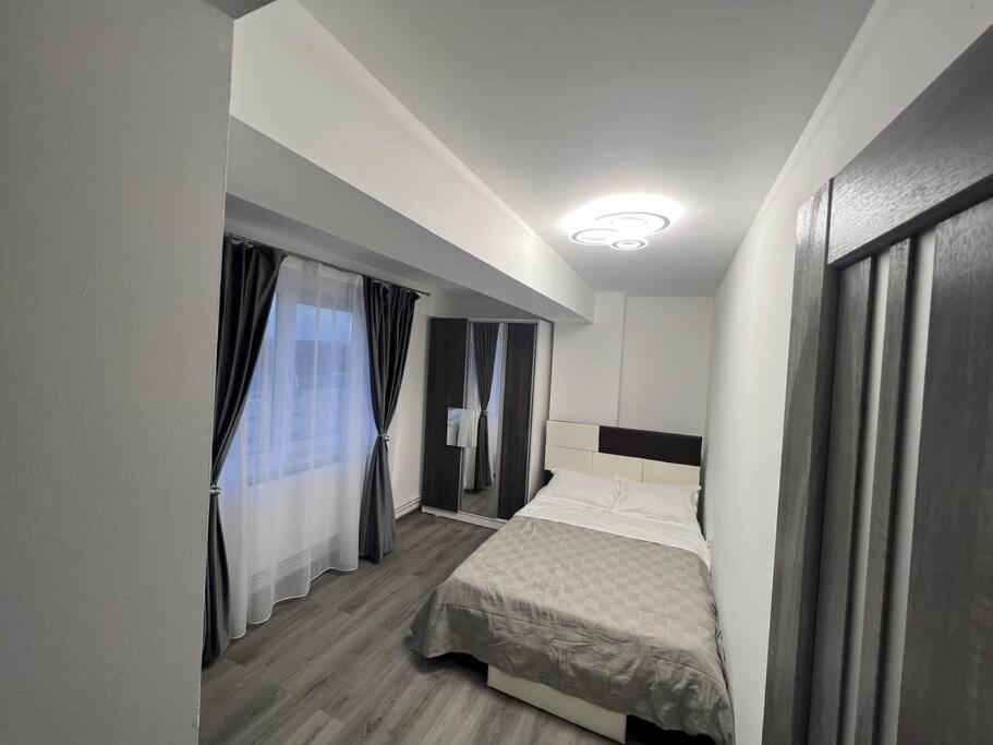 Lovely Flat With Bathtub 5 Mins From Center 克拉奥华 外观 照片