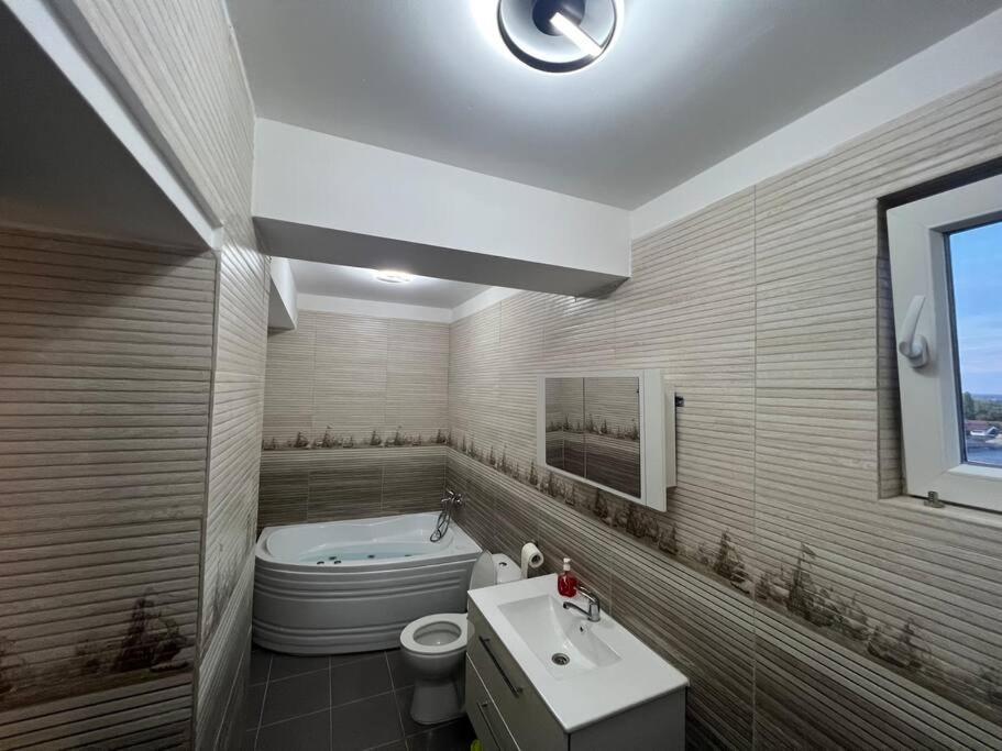 Lovely Flat With Bathtub 5 Mins From Center 克拉奥华 外观 照片