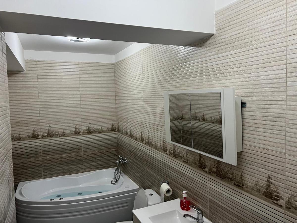 Lovely Flat With Bathtub 5 Mins From Center 克拉奥华 外观 照片