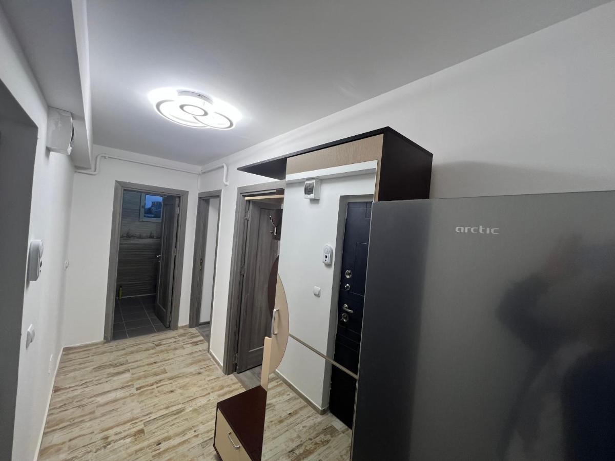 Lovely Flat With Bathtub 5 Mins From Center 克拉奥华 外观 照片