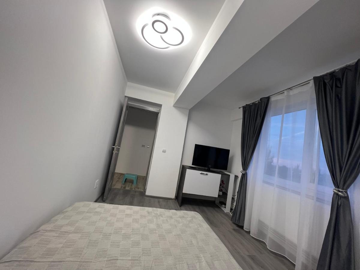 Lovely Flat With Bathtub 5 Mins From Center 克拉奥华 外观 照片